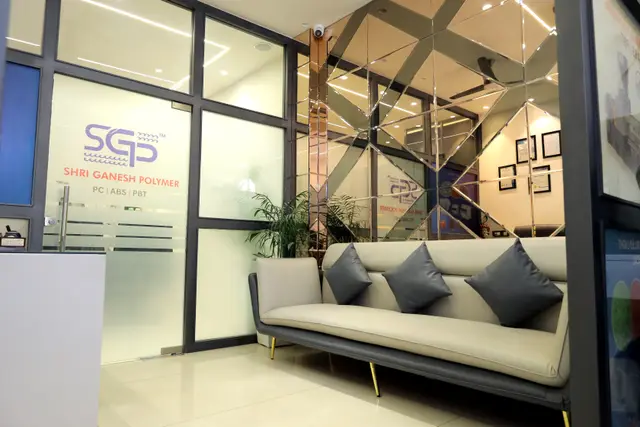 Client lounge — A calm space for discussions and sampling